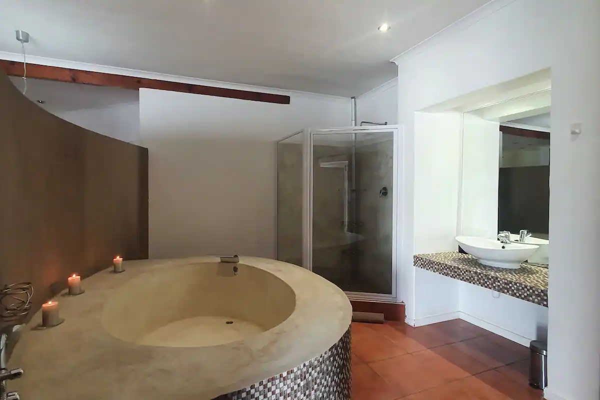 Luxury-Suite-Bath